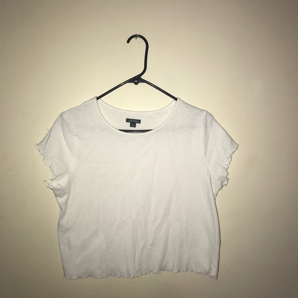 White, cropped, knit tee